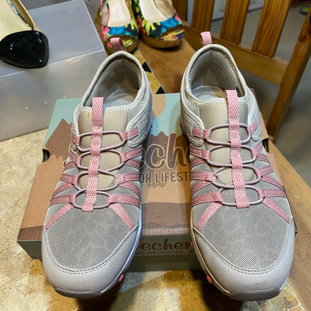 Skechers Seager Hikers size 9